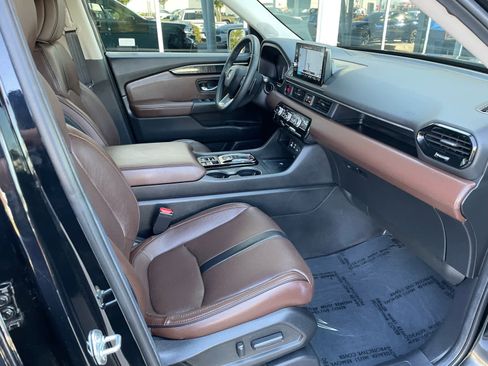 Used 2025 Honda Pilot Elite image 11