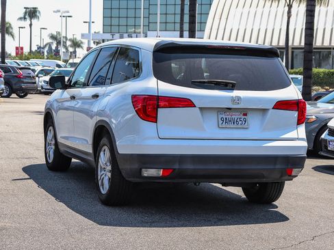 Certified 2018 Honda Pilot LX image 13