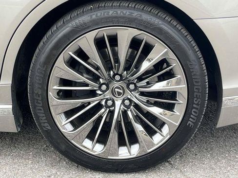 Certified 2023 Lexus LS 500 w/ Accessory Package (Z2) RWD image 11