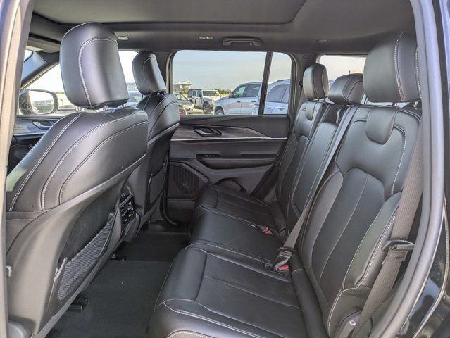 Used 2025 Jeep Grand Cherokee Limited AWD/4WD image 14