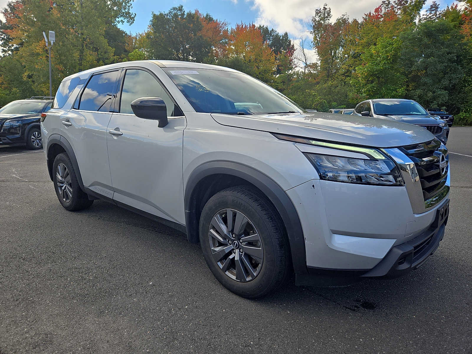 Used 2024 Nissan Pathfinder S AWD/4WD image 3