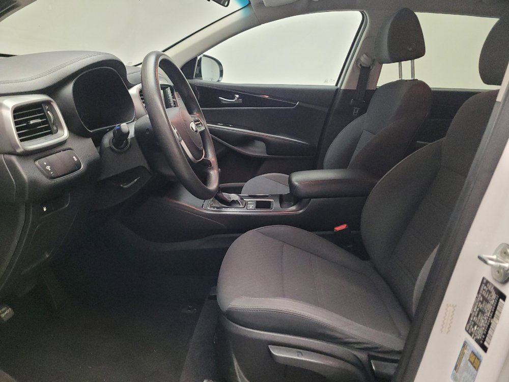 Used 2020 Kia Sorento FWD V6 image 17