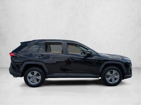 Used 2022 Toyota RAV4 XLE FWD image 4