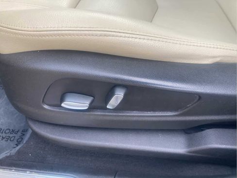 Used 2018 Cadillac XT5 AWD image 18