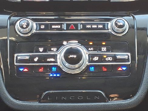 Used 2021 Lincoln Corsair AWD w/ Premium Package image 7