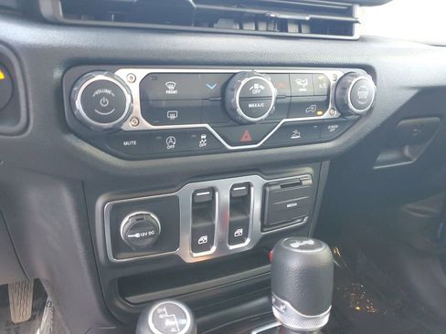 Used 2024 Jeep Wrangler Sport S image 21