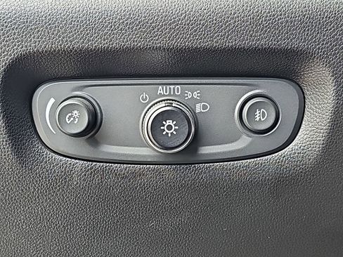 Used 2020 Chevrolet Traverse LT FWD image 31