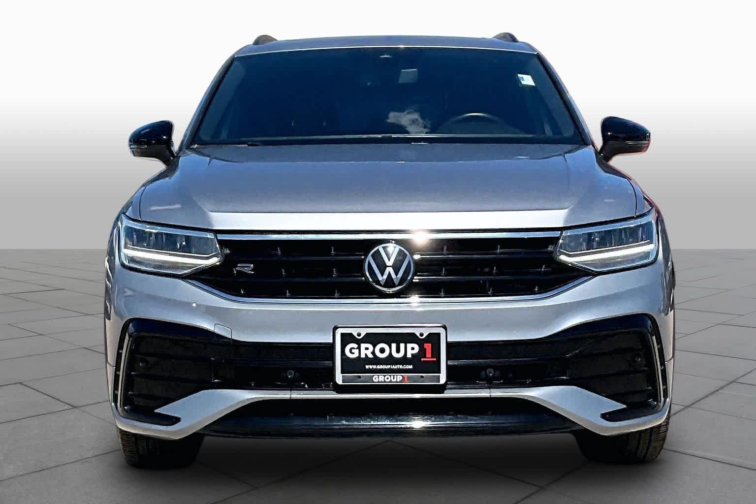 Used 2024 Volkswagen Tiguan SE R-Line FWD image 4