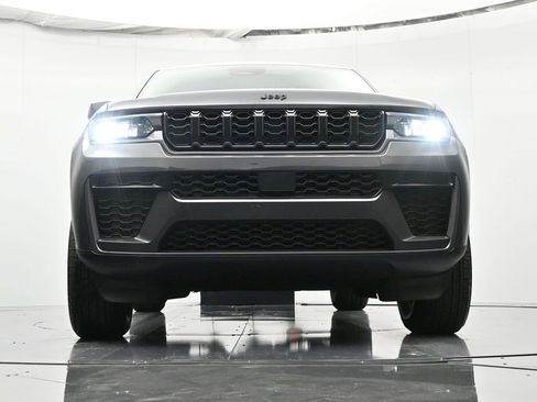 New 2026 Jeep Grand Cherokee Altitude image 35