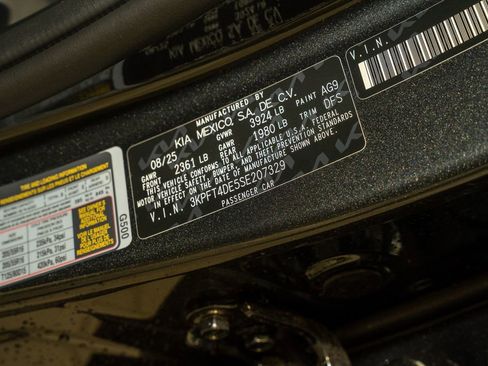 New 2025 Kia K4 LXS image 18