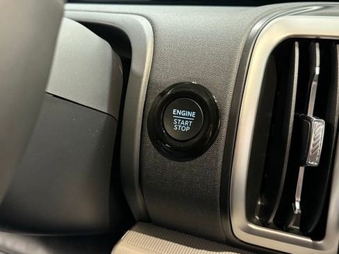 New 2025 Ford Expedition Active image 17