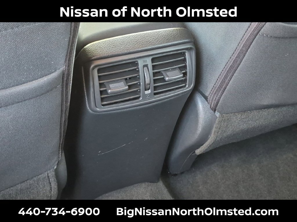 Used 2019 Nissan Rogue SV AWD/4WD image 18