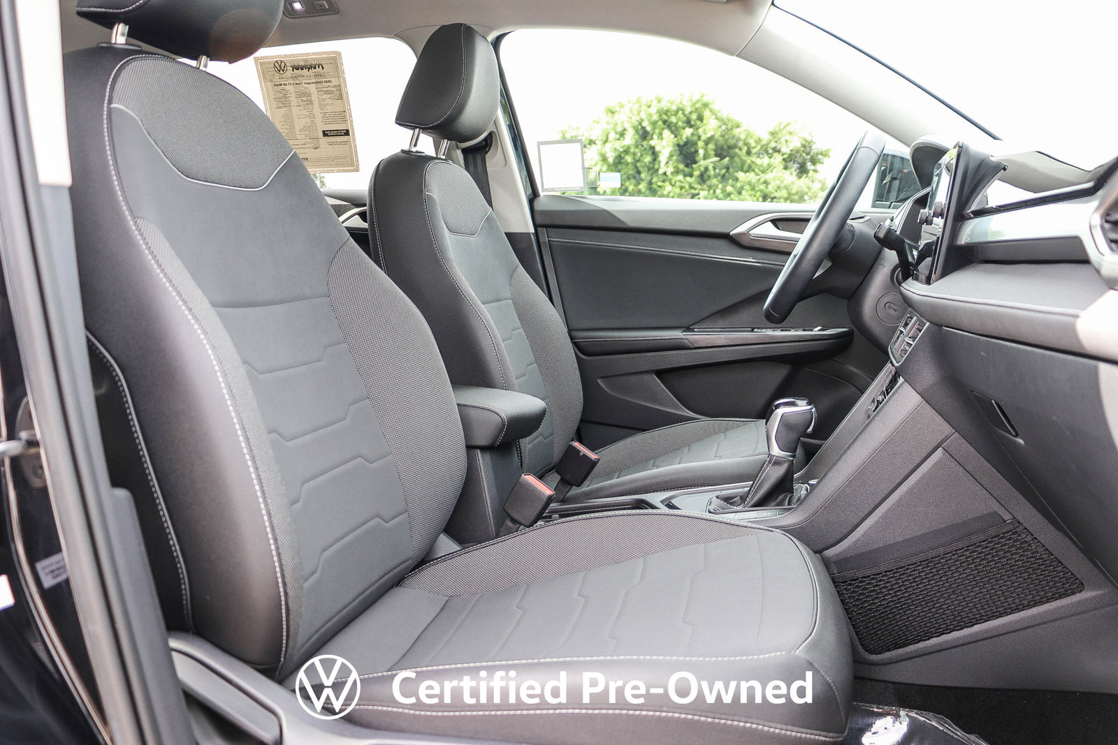 Certified 2025 Volkswagen Taos SE FWD image 18
