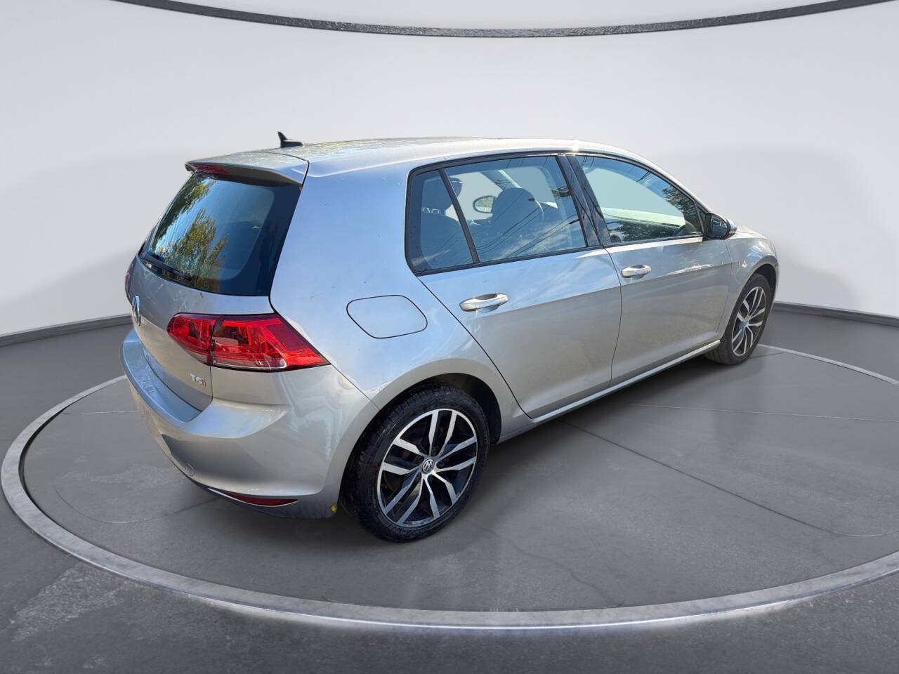 Used 2016 Volkswagen Golf SE FWD image 4