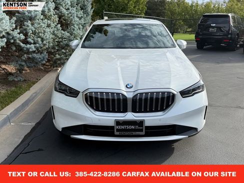 Used 2025 BMW 530i xDrive image 2