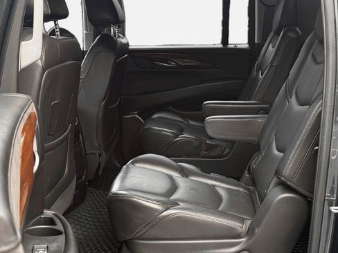 Used 2019 Cadillac Escalade ESV Luxury AWD/4WD image 13