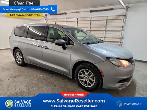 Used 2021 Chrysler Voyager LX FWD image 5