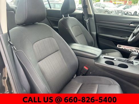 Used 2025 Nissan Altima 2.5 SV FWD image 6
