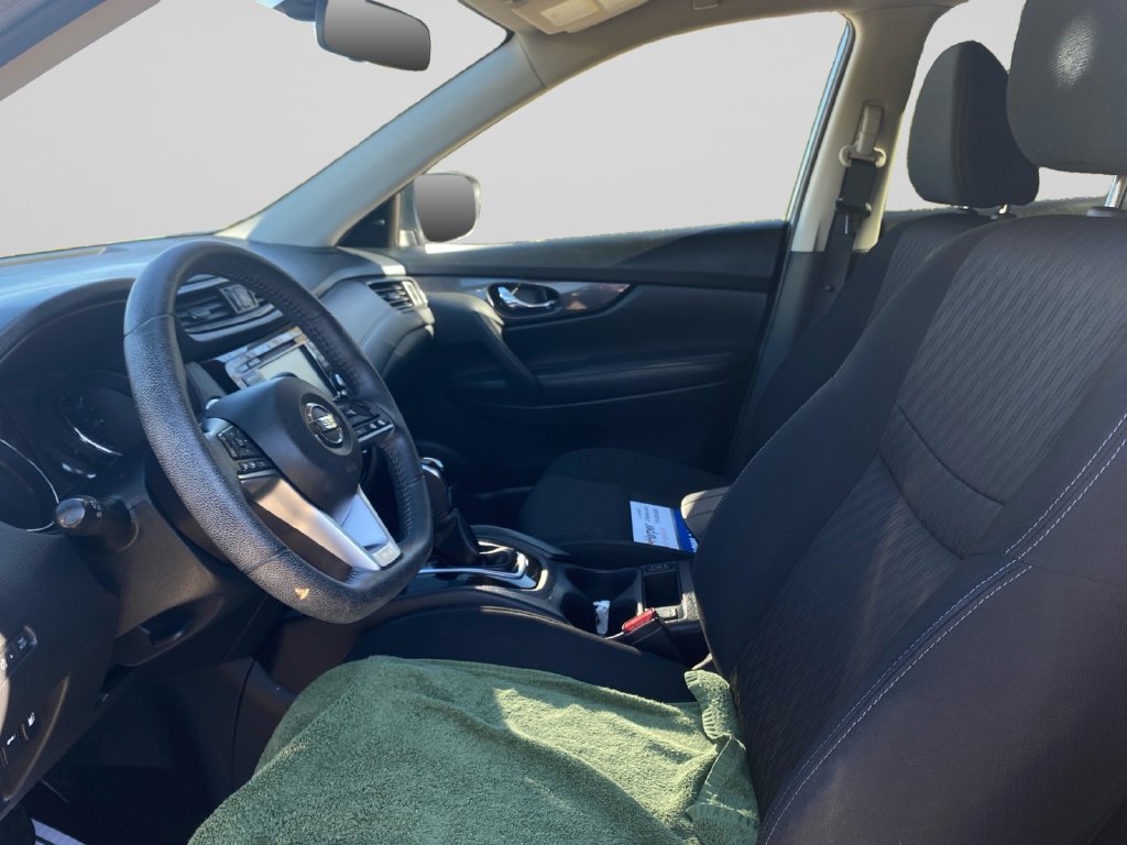 Used 2018 Nissan Rogue SV AWD/4WD image 18