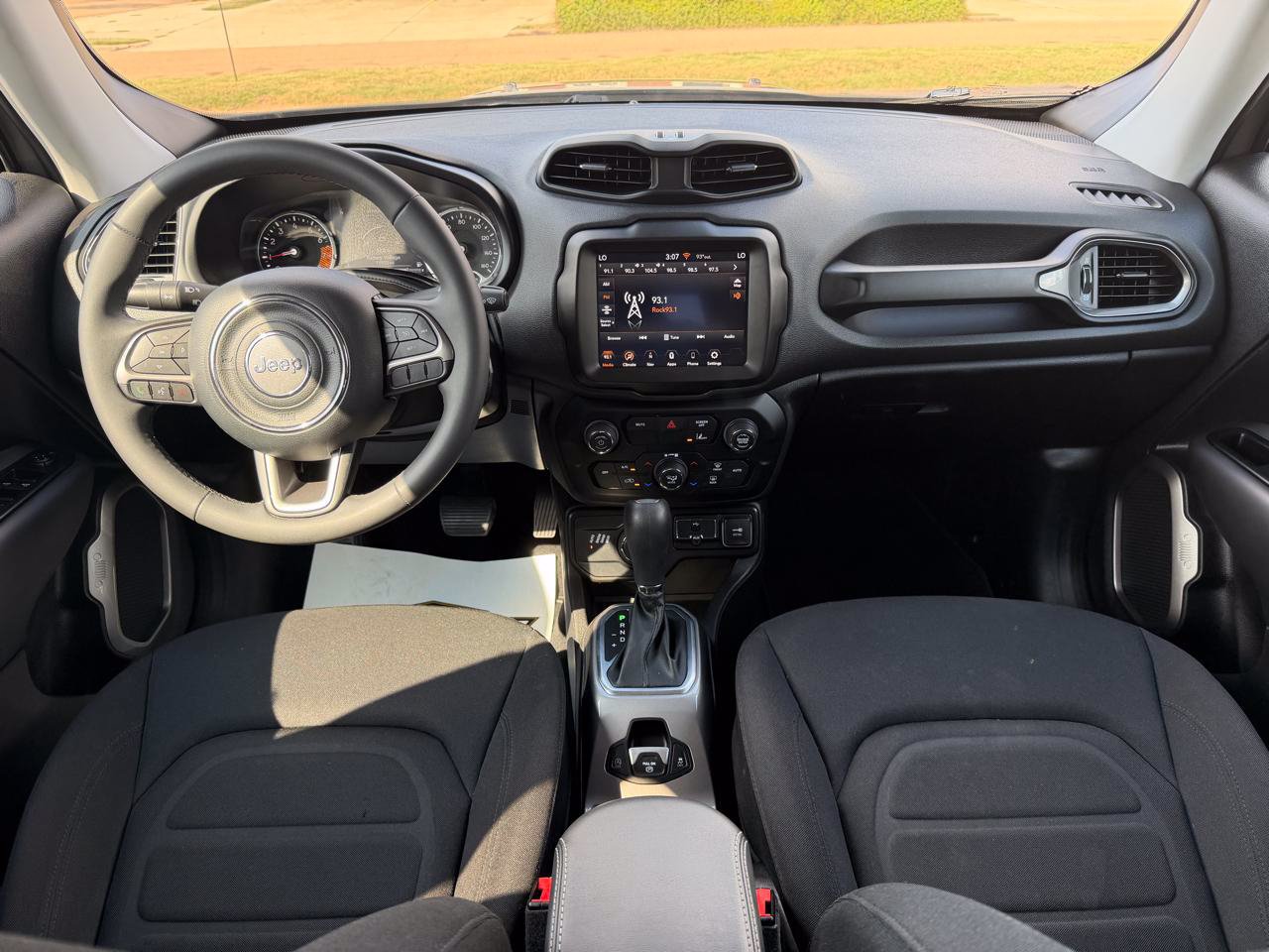 Used 2022 Jeep Renegade Latitude AWD/4WD image 6
