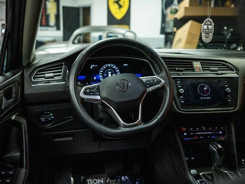 Used 2024 Volkswagen Tiguan SE image 17