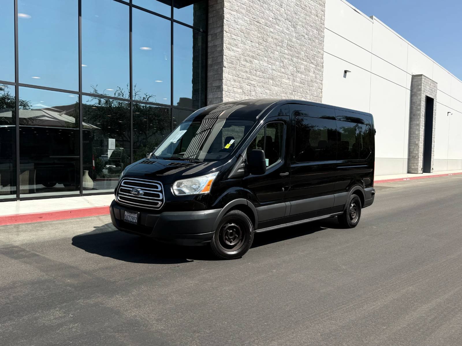 Used 2017 Ford Transit 350 XLT RWD image 1