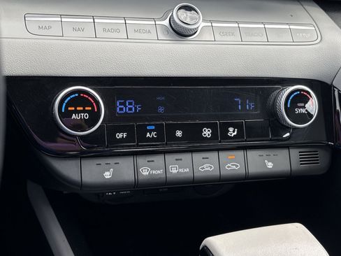 Certified 2024 Hyundai Elantra Limited FWD image 21