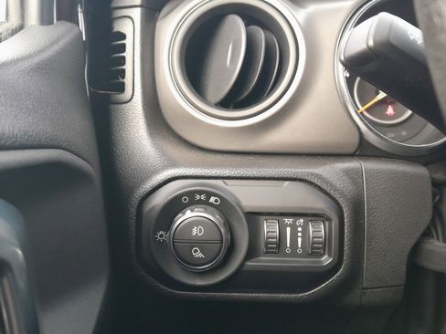 Used 2022 Jeep Gladiator Sport image 13