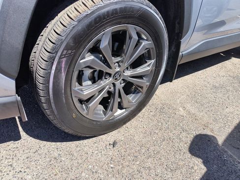 Used 2022 Toyota RAV4 XLE Premium image 6