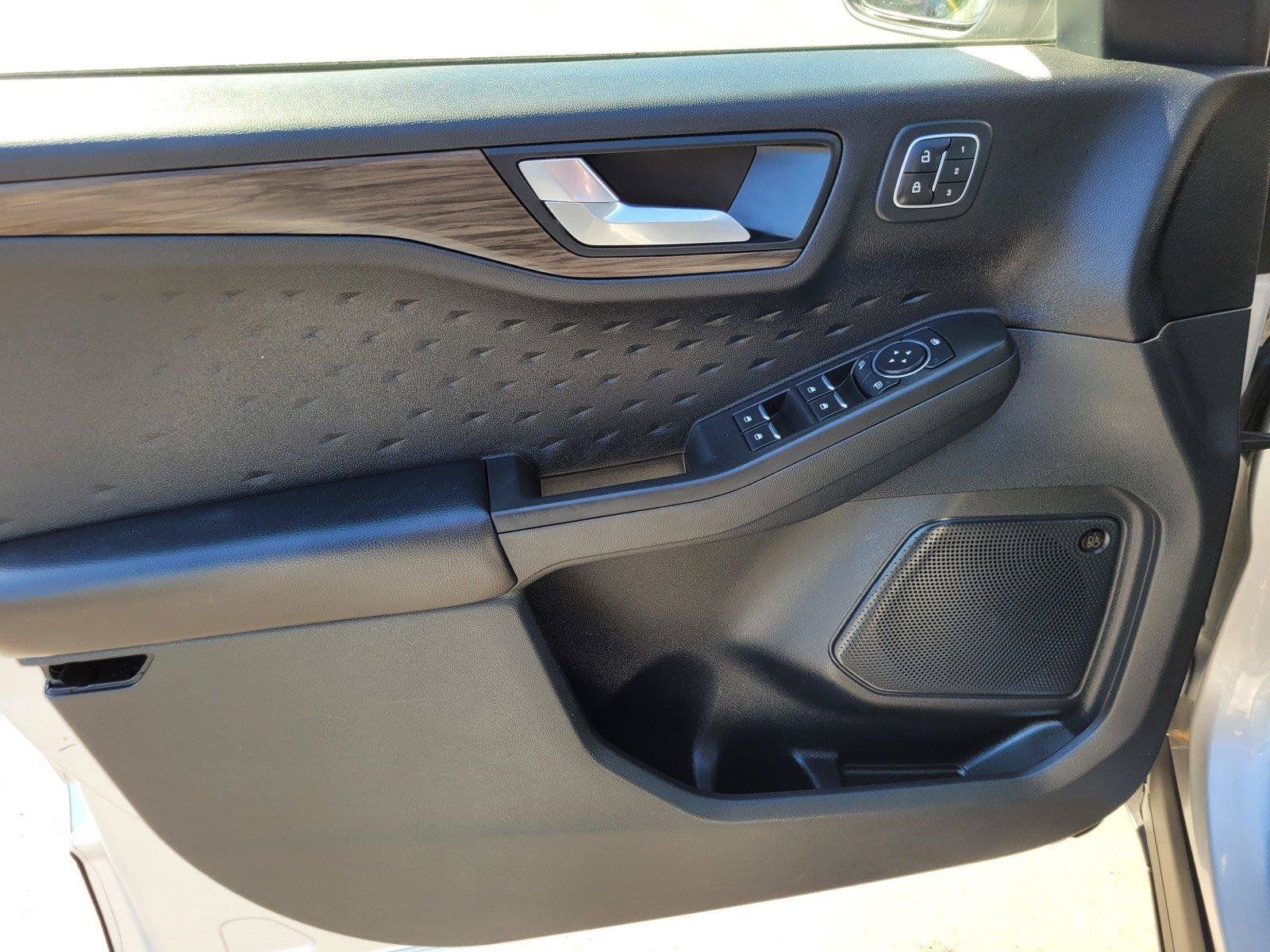 Used 2020 Ford Escape Titanium AWD/4WD image 21