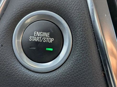 Used 2021 Chevrolet Traverse LT image 12