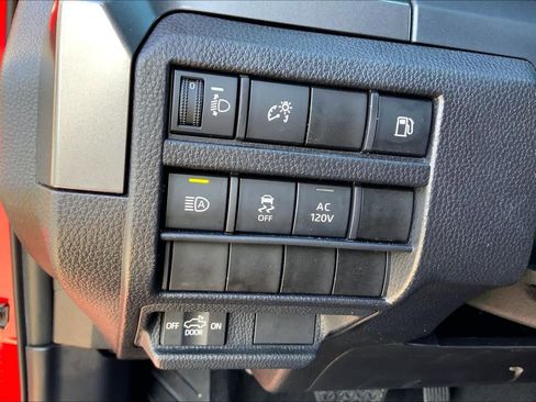 Used 2025 Toyota Tacoma TRD Off-Road image 32