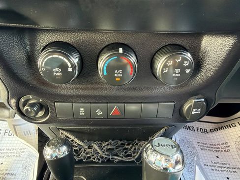 Used 2015 Jeep Wrangler Unlimited Sport w/ Quick Order Package 24S AWD/4WD image 25