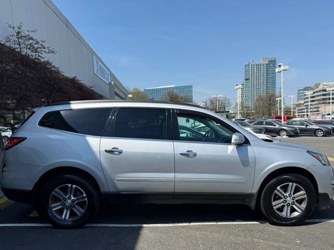 Used 2017 Chevrolet Traverse LT AWD/4WD image 8