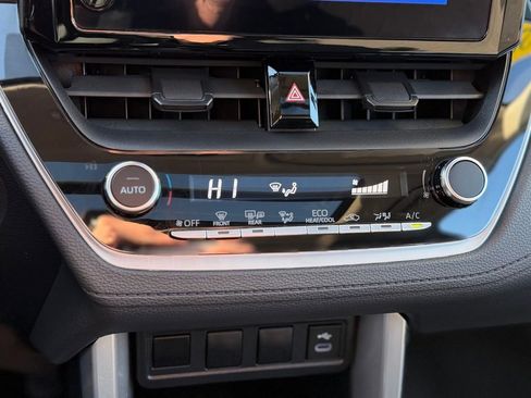 Used 2023 Toyota Corolla Cross LE w/ Moonroof Package image 15