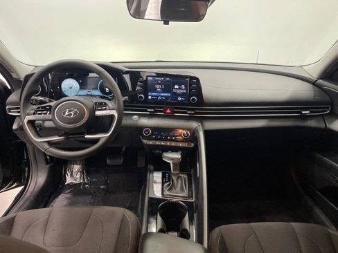 Used 2022 Hyundai Elantra SEL w/ Convenience Package image 32