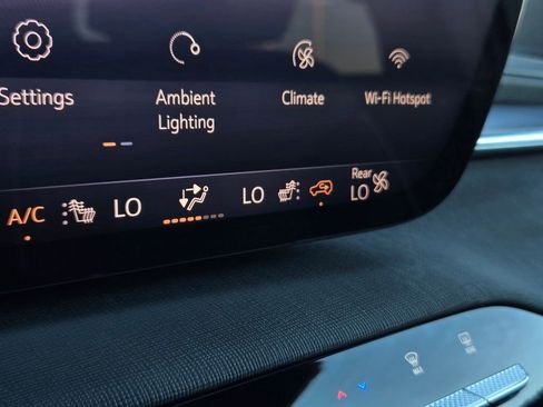 Used 2025 Buick Enclave Sport Touring image 21