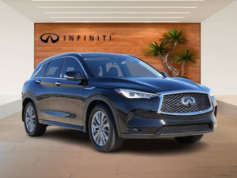 Certified 2025 INFINITI QX50 Luxe image 3