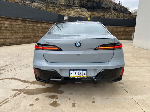 Used 2025 BMW 740i xDrive w/ Premium Package image 4