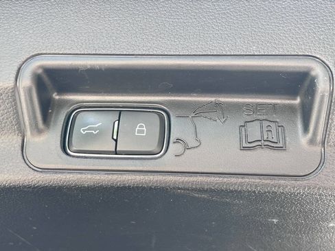 Used 2021 Ford Explorer Limited w/ Equipment Group 301A AWD/4WD image 32