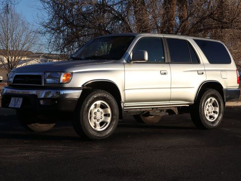 Used 2000 Toyota 4Runner SR5 image 11