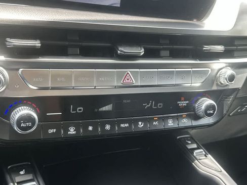 Certified 2024 Kia Telluride S FWD image 27
