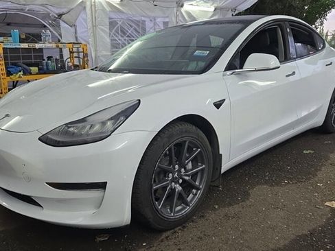 Used 2018 Tesla Model 3 RWD image 4