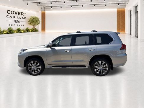 Used 2017 Lexus LX 570 4WD w/ Luxury Package image 9