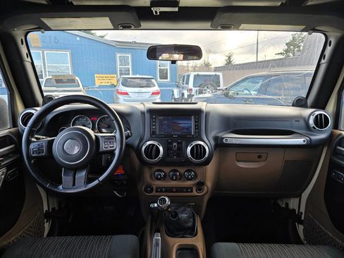 Used 2012 Jeep Wrangler Unlimited Sahara w/ Connectivity Group image 17