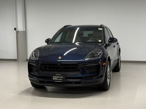 Certified 2022 Porsche Macan AWD/4WD image 1