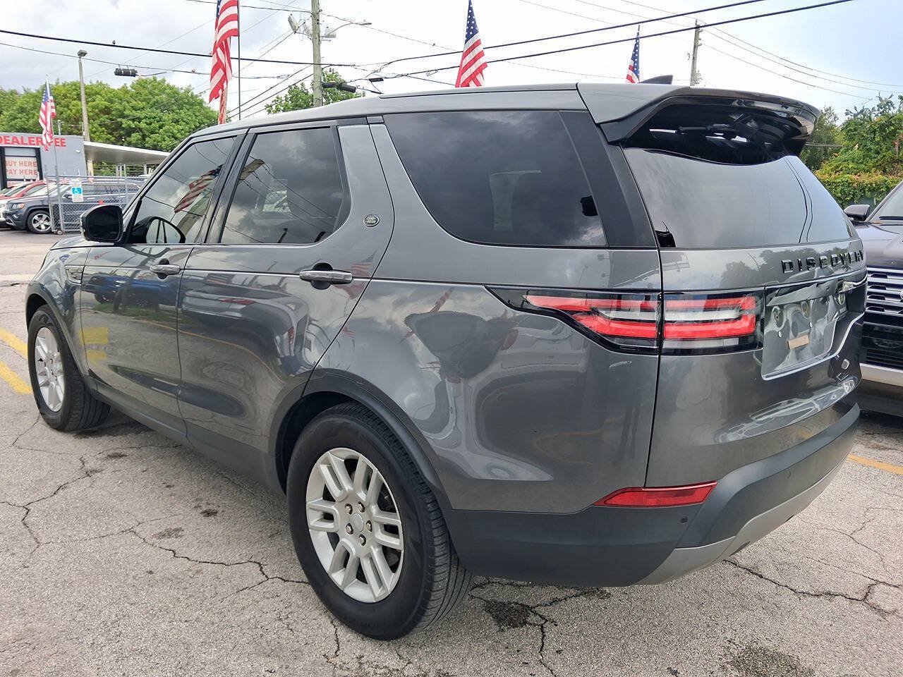 Used 2018 Land Rover Discovery HSE AWD/4WD image 3