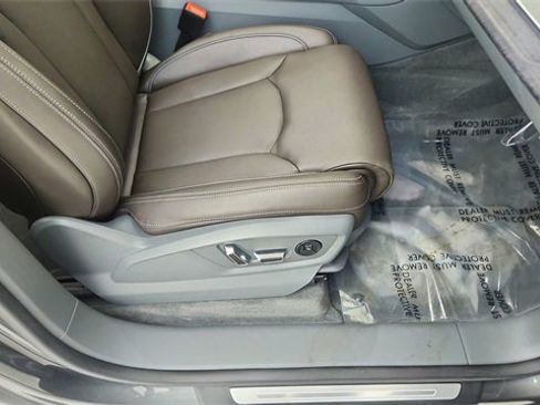 Used 2023 Audi Q8 Prestige w/ Prestige Package image 24