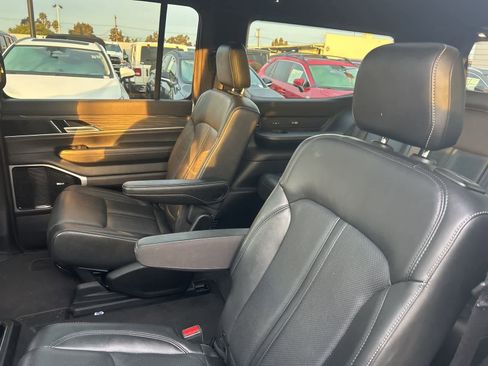 Used 2022 Jeep Wagoneer Series III w/ Premium Group I image 27