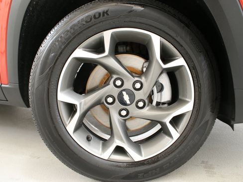 Used 2024 Chevrolet Trax LT w/ Driver Confidence Package FWD image 33